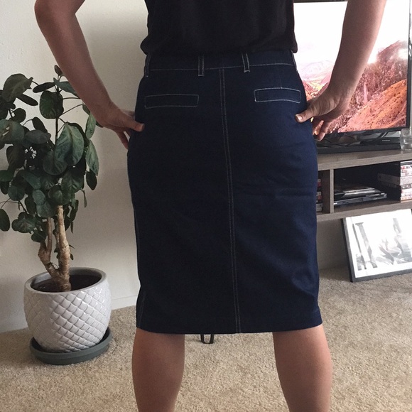 Escada denim skirt! - Picture 3 of 7